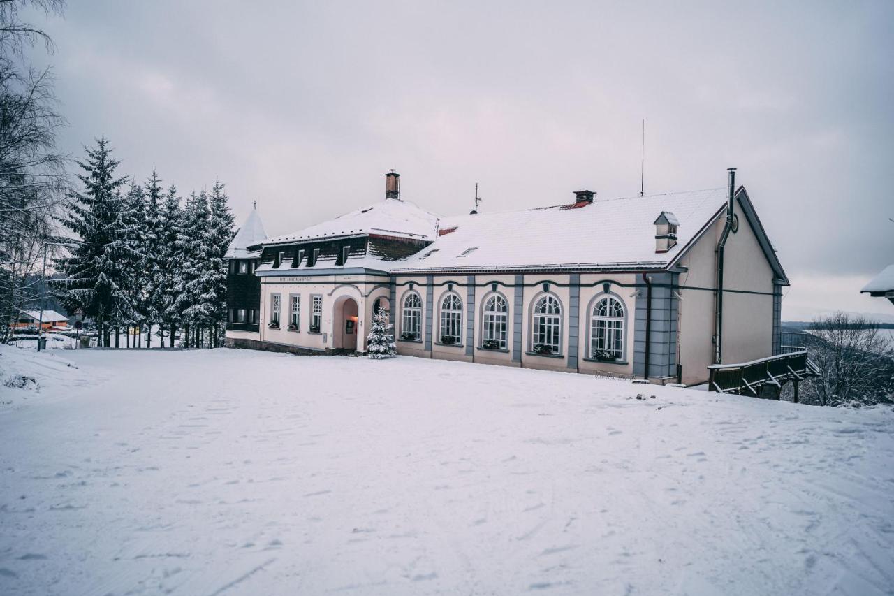 Hotel Zámeček Janovičky Broumov Exterior foto